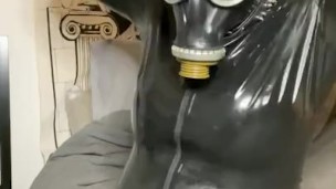Rubberdoll fucks herself 