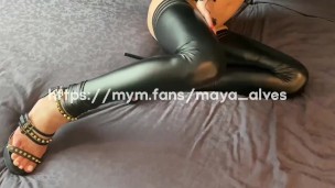Maya Alves se GODE son petit CUL tout serré chez ses BEAUX PARENTS - ANAL