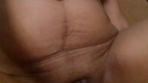 Masturbandome antes de que llegue mi marido