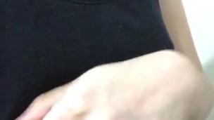 貧乳だからノーブラでも大丈夫？