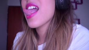 Long tongue play