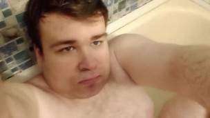 Артем сам себе дрочит ногами кончает на ступни лижет ноги self suck autofellatio self footjob