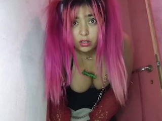 POV: Tu hermanastra te descubre masturbandote!! O: