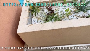 Une salope francaise se fait baiser sur la terasse après la piscine !!