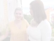 Pralles Verwöhnprogramm: Marina & Natascha unter der Dusche 2/16