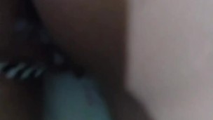 me cojo de espalda a esta  termino dentro de su vagina en casa de sus padres