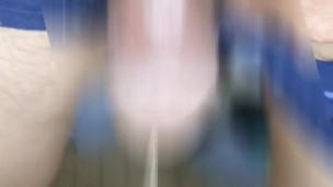 30代既婚者。勢いのあるおしっこ
