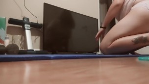 Lilith Eden Doing Crunches