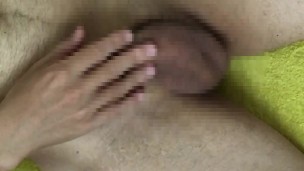 睾丸マッサージをしながら手コキ 気持ちよすぎて特濃ザー汁でちゃう