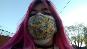 Muestro las tetas en publico pero que no se enteren mis vecinos :S jejeje