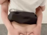 【日本人】カップルの濃厚なイチャイチャ！OL彼女の美尻を揉みまくる！ - Screenshot 12 of 16 - Butt