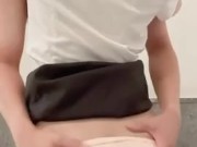 【日本人】カップルの濃厚なイチャイチャ！OL彼女の美尻を揉みまくる！ - Screenshot 4 of 16 - Kink