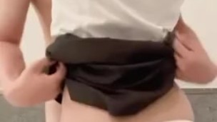 【日本人】カップルの濃厚なイチャイチャ！OL彼女の美尻を揉みまくる！