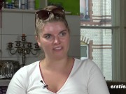 Natascha besorgt es sich gerne im Stehen 6/16
