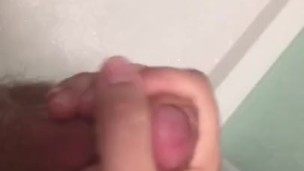 Horny Scott jerks off in the hotel shower!