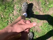 Riskanter Spaziergang und mit meinem Schwanz spielen im öffentlichem Wald