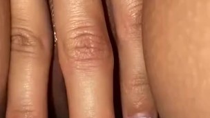 INTENSE LEG SHAKING ORGASM. WHO CAN COME FASTER ? WHO CAN FINGER FASTER? 