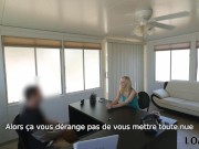 LOAN4K La mignonne blonde ne peut pas payer le loyer alors elle va à la banque pour un prêt 6/16