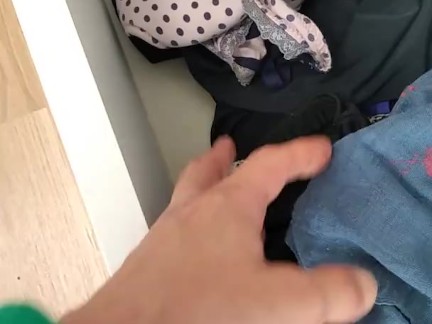 DORMITORIO de la HERMASTRA, el SUJETADOR SEXY, puso DURA la POLLA