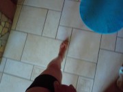 Schmale Schönheit fingert sich Muschi & Arschloch, wird danach gefickt und bekommt in Slip gespritzt 10/16