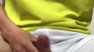スポーツ後のオナニーはいつもより濃厚なザーメンが出ちゃうからたまらない！
