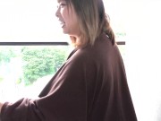 02 外から丸見えのバルコニーで見えないようにおっぱいとお尻を突き出す限界露出プレイ - Screenshot 1 of 16 - HD