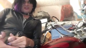 She rides and creams again