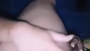 Culo tragon comiendo dedo