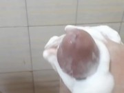 nice foamy massage with cumshot in bath بهترین آبپاشی بعد کف مالی در حمام
