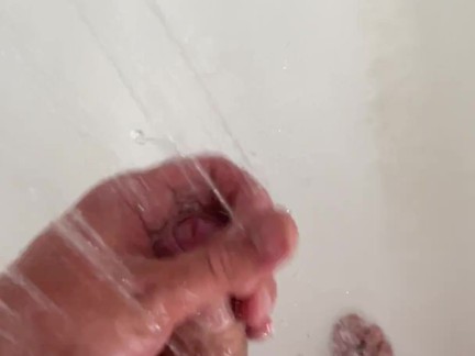 Wichsen in der Dusche
