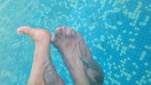 My sexy wet feet!! Enjoy it!!