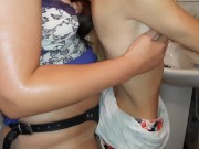 Я трахнула девушку своей дочери на кухне, пока дочери не было дома - lesbian_illusion 14/16