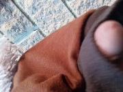 Caminata con el pene de fuera, se ve el rebote.