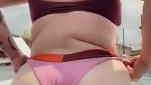 Sexy pawg in bikini twerking in public pool