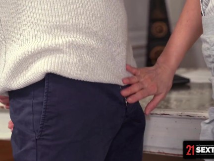 21Sextreme Big Dick Assistant Jizzes All Over Super Horny Boss' Mature Pussy