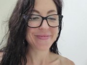 Nerdy Faery Shaves Her Pussy 3/16