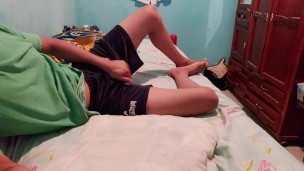 Masturbación caliente estando solo en mi casa