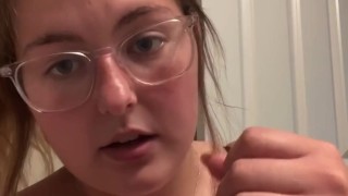 Naughty Violet morena dá Jerk Off Instructions