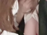 玄関でエッチしちゃう2人、声を出さないように手で口を塞がれながらエッチ - Screenshot 11 of 16 - HD