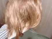 玄関でエッチしちゃう2人、声を出さないように手で口を塞がれながらエッチ - Screenshot 6 of 16 - HD