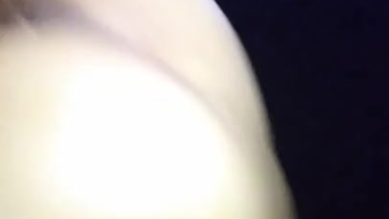 Veio assistir netflix e acabou batendo uma siririca - Vídeo de sexo grátis - RedTube