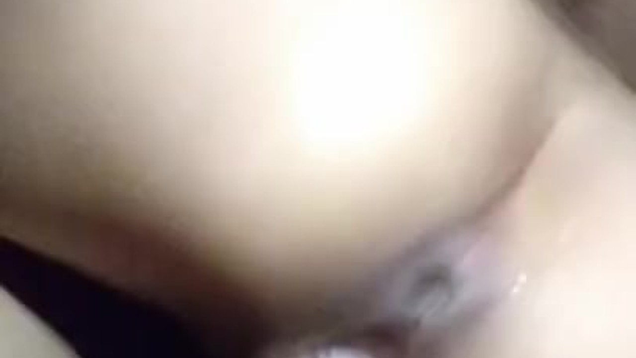 Veio assistir netflix e acabou batendo uma siririca - Vídeo de sexo grátis - RedTube