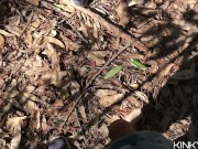 Ella me encontró orinando en el bosque, ahí la follé (PILLADOS EN PÚBLICO) 1/16