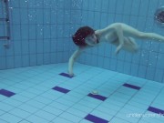 Roxalana Cheh swims naked lonely in the pool 16/16