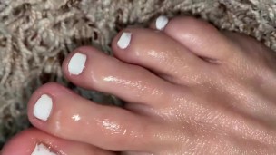 DIRTY FEET TO PRETTY FEET (PREVIEW)
