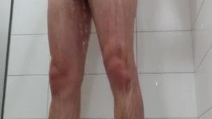 Solo male shower Time !