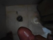 ME PAJEO EN EL BAÑO VIENDO PORNO 
