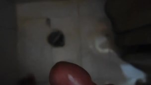 ME PAJEO EN EL BAÑO VIENDO PORNO 