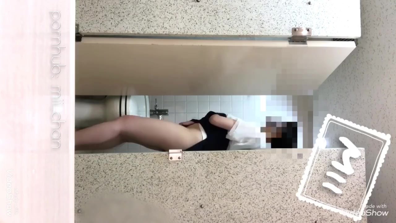 【オナニー公開】Full ver公衆トイレでの野外露出で興奮する変態OL Hentai japanese girl exposes masturbation in a public toilet - Video di sesso gratis - RedTube