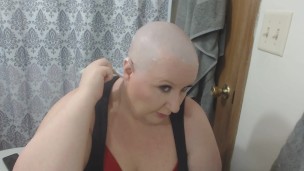 Sweet sub Cherry Savage shaving her head with a razor